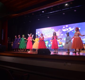 Musical Divertidamente Saltimbancos 