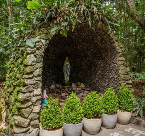 Grotte zu Ehren der Muttergottes von Lourdes